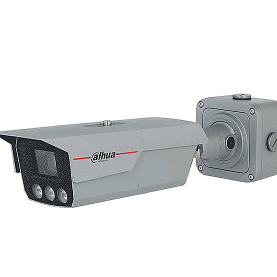 CAMARA TUBO LPR ANPR 4MP, STARLIGHT CON RADAR Y LENTE MOTORIZADA, DOBLE ILUMINACION IR 850 NM, DISTANCIA 30 MTS, PROTECCION IP68 IK10, POE DAHUA